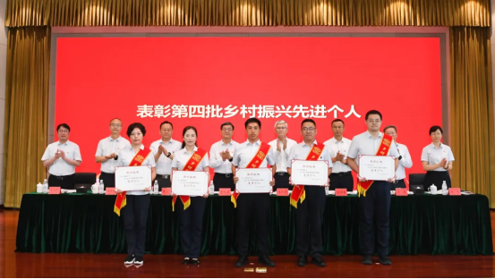 32D22F6063CC92BA415E51E3305_EAA10371_A8DC5